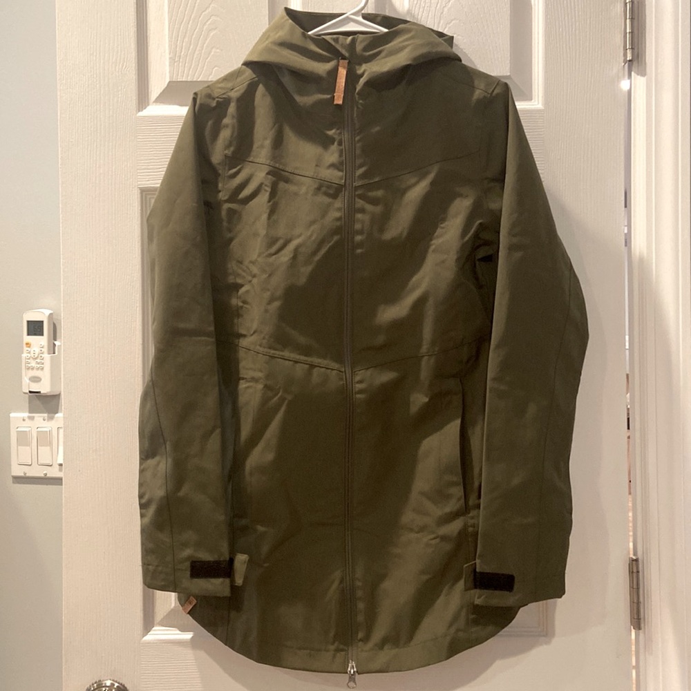 Brand New Tentree Destination 2L Rain Jacket